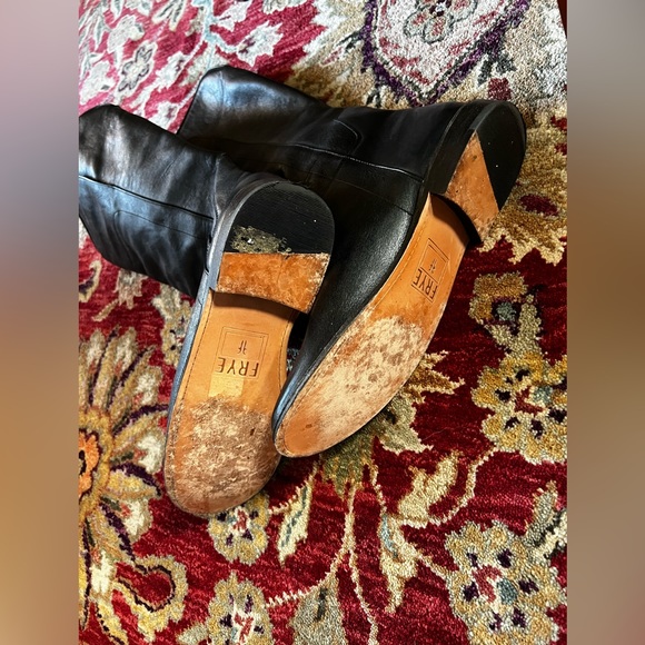 Ladies Frye Melissa boot in size 81/2..hardly worn on sole upper is like new. - Picture 5 of 5